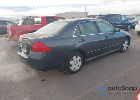 2006 Honda Accord 2.4 Lx z USA, uszkodzony, nr VIN 3HGCM56476G703044